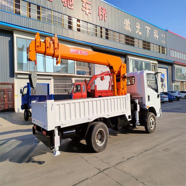 二水乡三轮随车吊定制 农用改装机自备吊中瑞长期出售